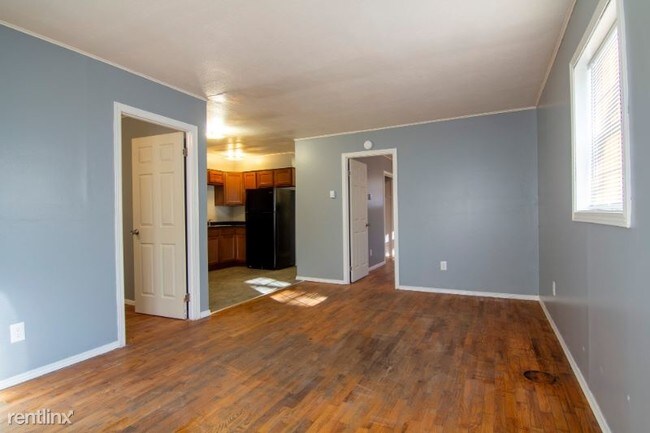 Building Photo - 2 br, 1 bath Apartment - 3117 S Nebraska St