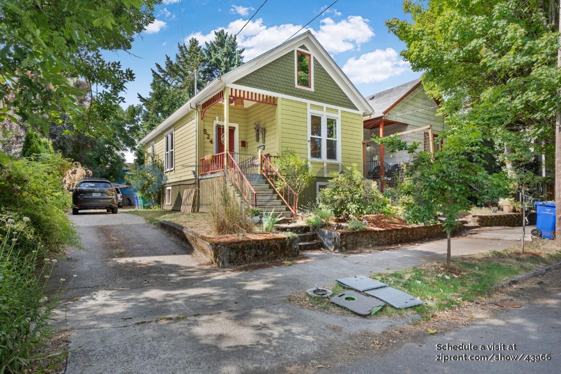 Primary Photo - 524 NE Brazee St