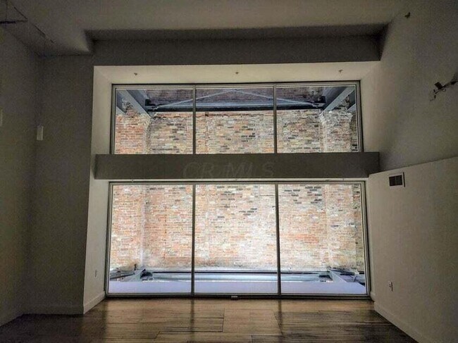 Foto del edificio - 106 N High St