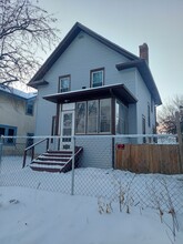 Building Photo - 3215 N Oliver Ave