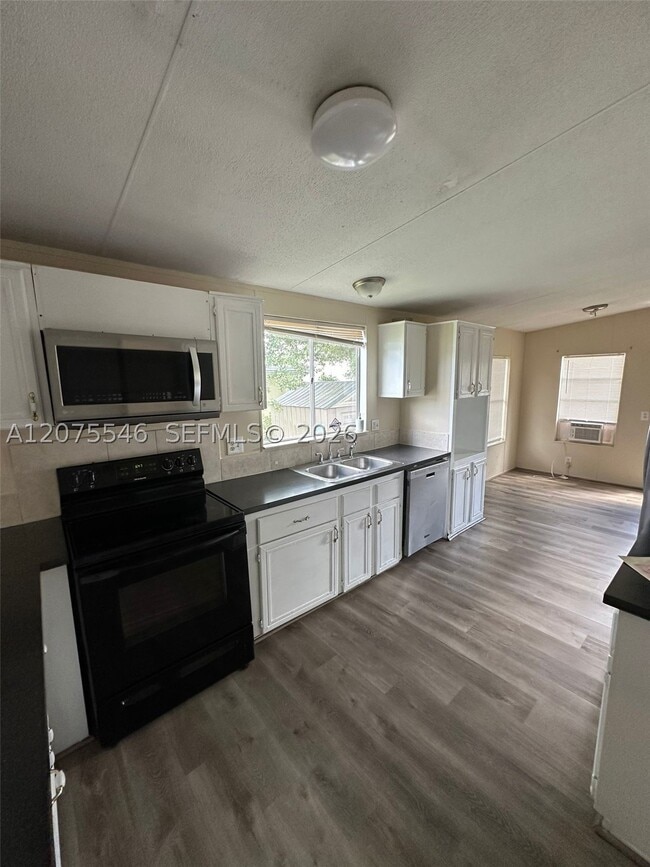 Building Photo - 10128 Marlin Dr