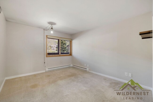 Building Photo - Steps to the Runs, Mountain Views, Spacious Ski Run 1 Bedroom Condo