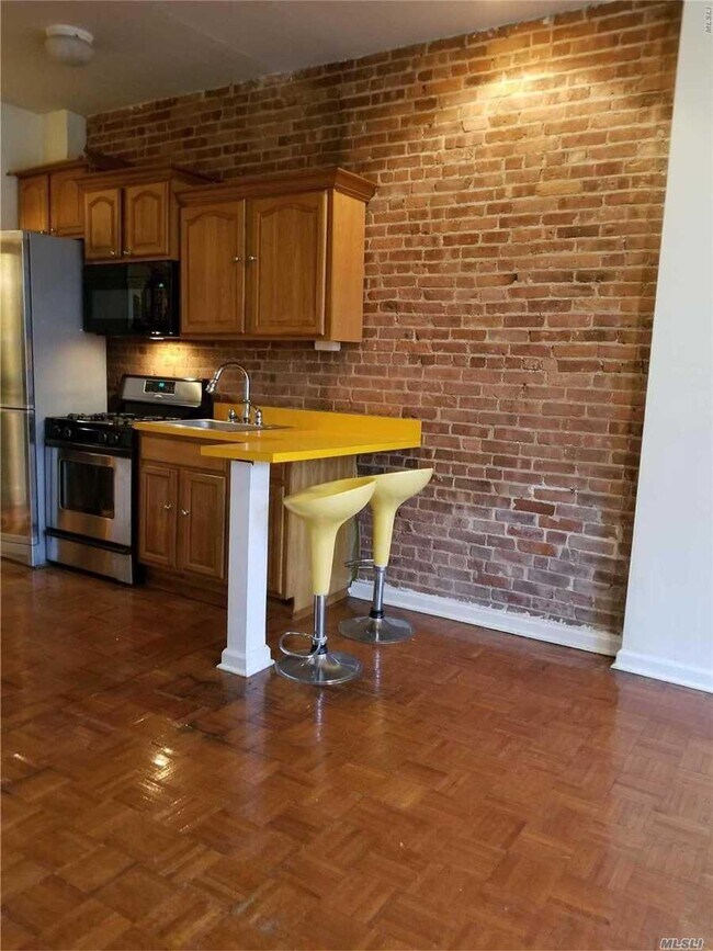Foto del edificio - 886 Lafayette Ave