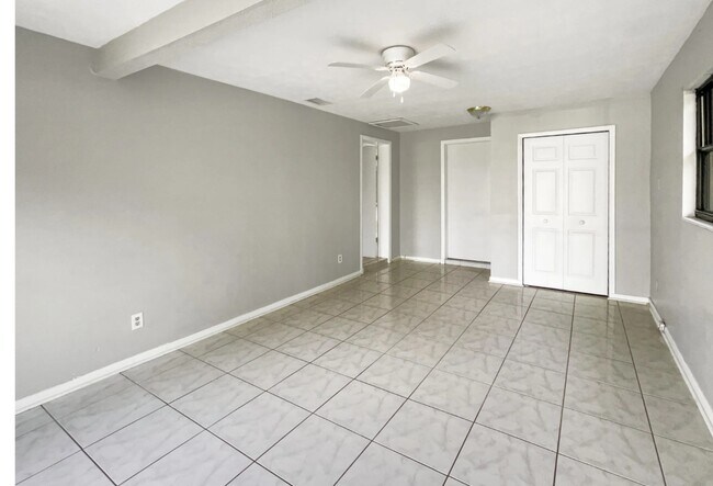 Foto del edificio - 216 Blairmore Blvd
