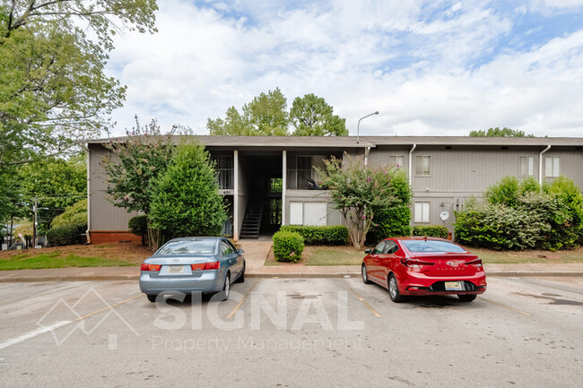 Building Photo - 401 Skyview Dr