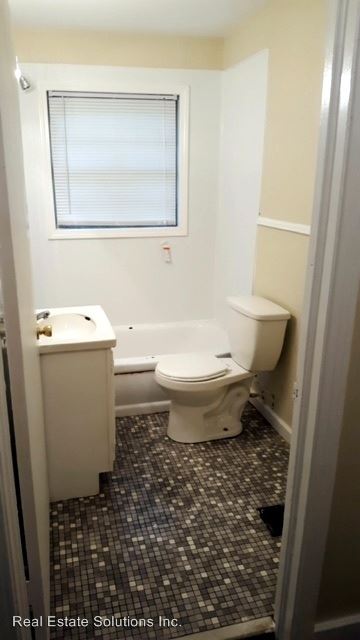Building Photo - 3857 Northview Dr