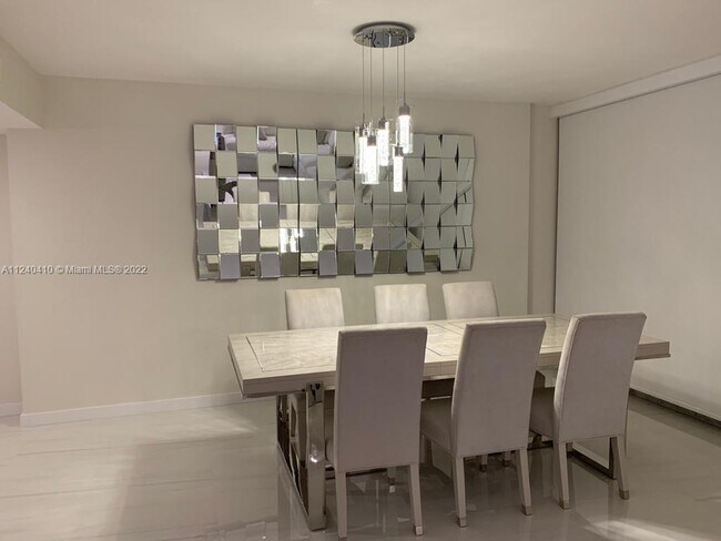 Foto del edificio - 9455 Collins Ave