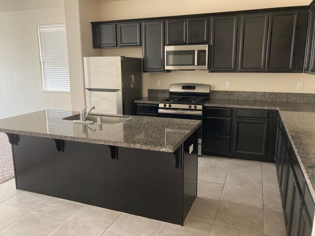 Building Photo - Beautiful 3-bedroom Merced Home