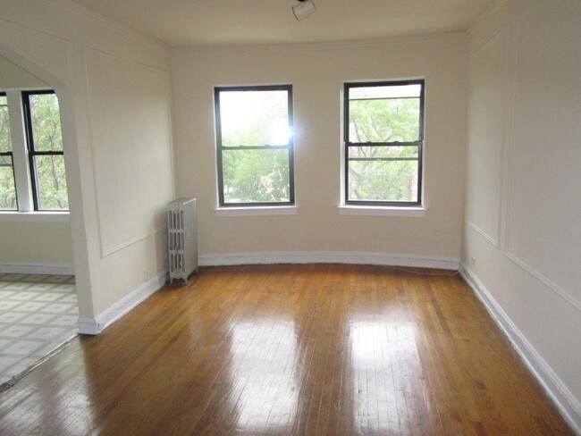 Building Photo - 2BR Hyde Park Unit - FREE Heat! Top FL!!
