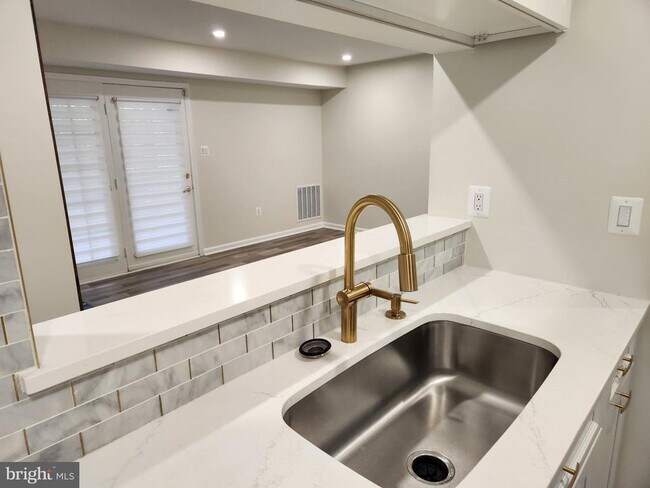 Foto del edificio - 5700 Olde Mill Ct