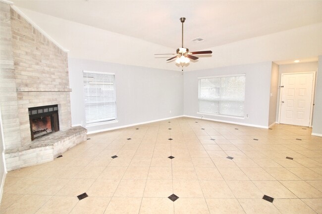 Foto del edificio - 2126 Highland Hills Dr