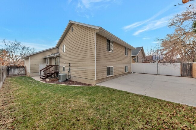 Foto del edificio - Beautiful Pet Friendly 4 Bed, 3 Bath Farmi...