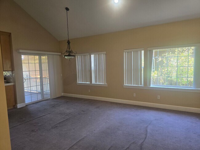 Foto del edificio - 3 bed 2 bath Home for Rent in Grants Pass