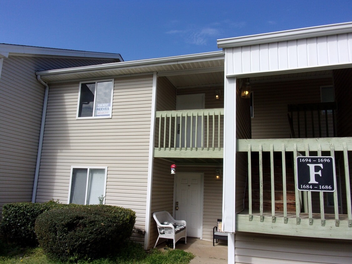 Building Photo - 1694 Eagles Pl