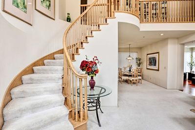 Building Photo - 218 Cerro Dr