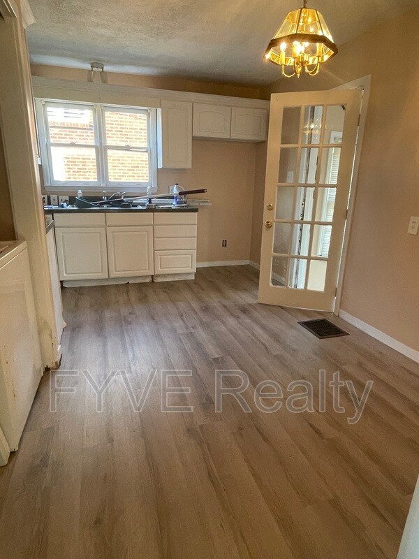 Building Photo - 2635 Linden Ave