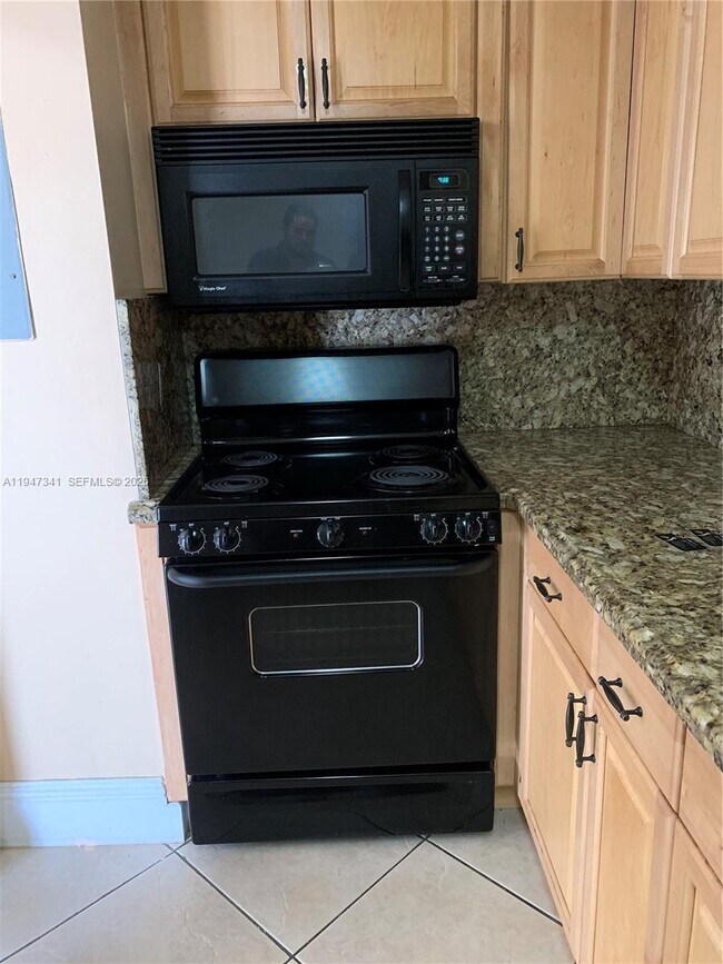 Foto del edificio - 7931 SW 104th St