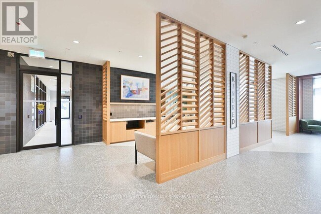 Photo du bâtiment - 2495 Eglinton Ave W