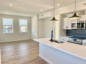 Building Photo - 2017 W 44th St