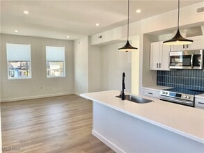 Building Photo - 2017 W 44th St