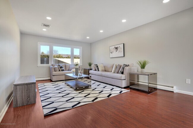 Foto del edificio - 245 Brighton Ave