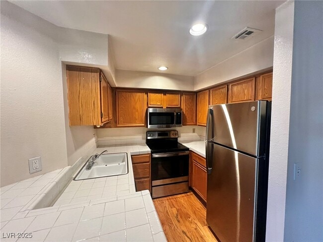 Foto del edificio - 2140 Pinetop Ln