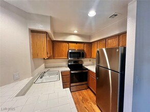 Building Photo - 2140 Pinetop Ln