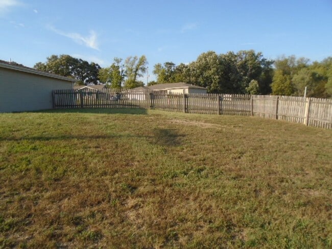 Building Photo - 211 William Dr