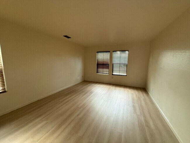 Foto del edificio - 2424 Sandpiper Ln