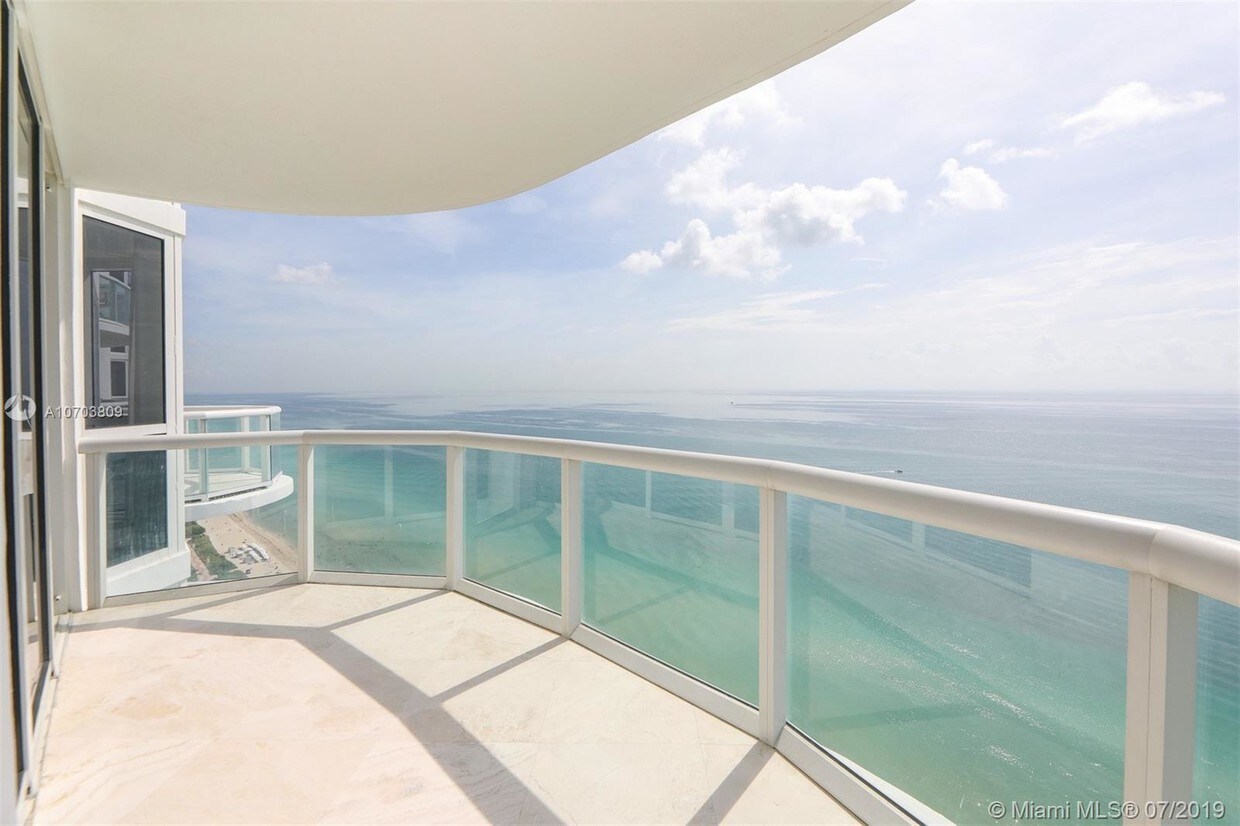 Primary Photo - 6365 Collins Ave