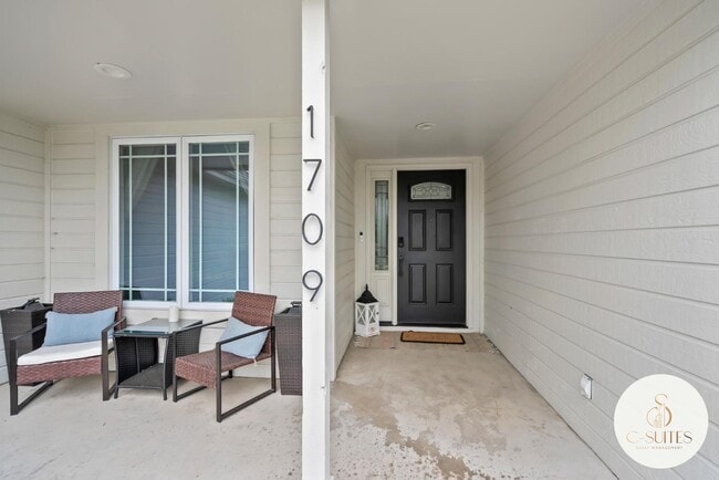 Building Photo - 1709 NW 33rd Pl