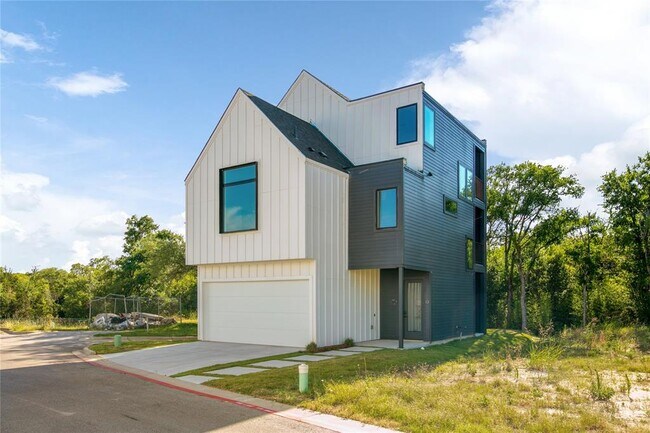 Building Photo - 3807 E 51st St