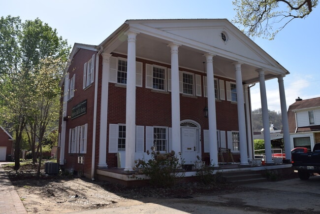 Building Photo - 152 3rd St