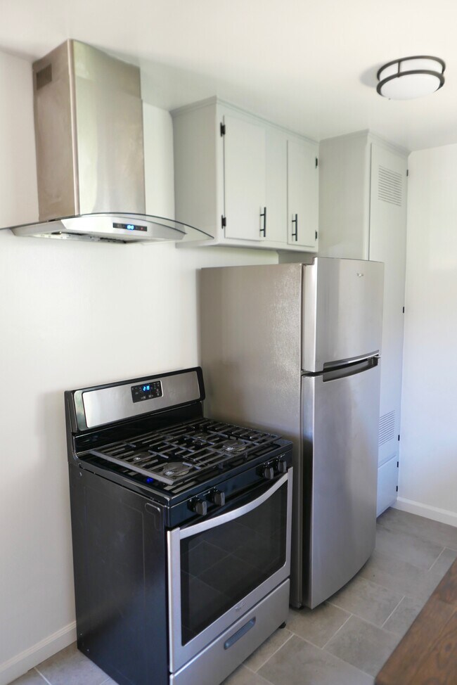 Building Photo - 3005 S Normandie Ave
