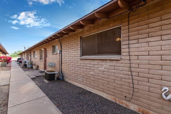Building Photo - Prime Tempe Location – Minutes from ASU!