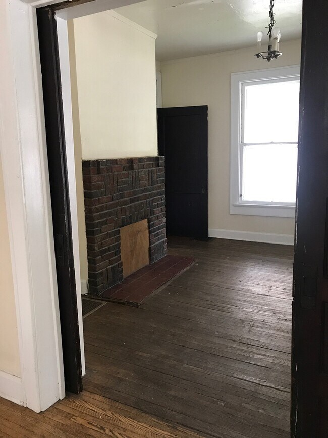 Foto del edificio - 5 Bed 2 Bath House 1 block from Kirkwood ***AVAILABLE AUG 2027***