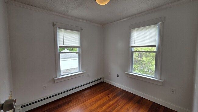 Foto del edificio - 454 Round Lake Park Rd