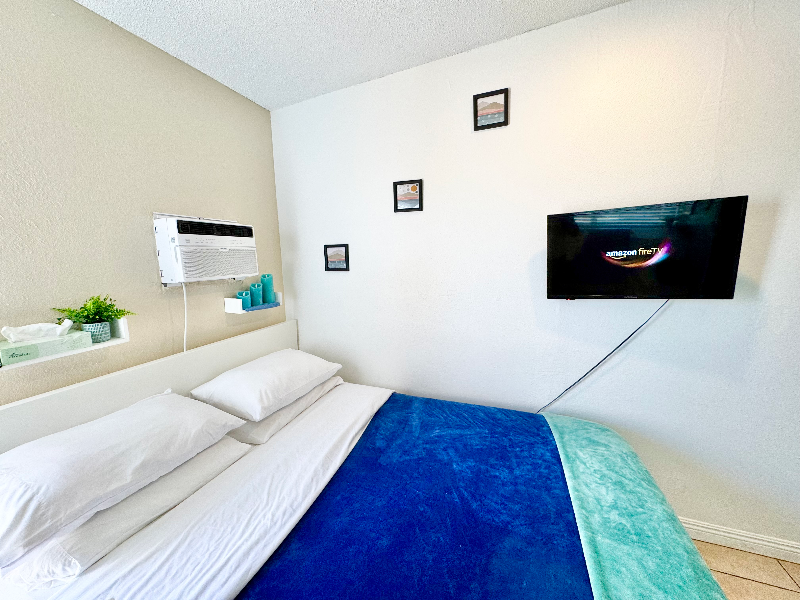 Foto principal - 5333 Longridge Ave