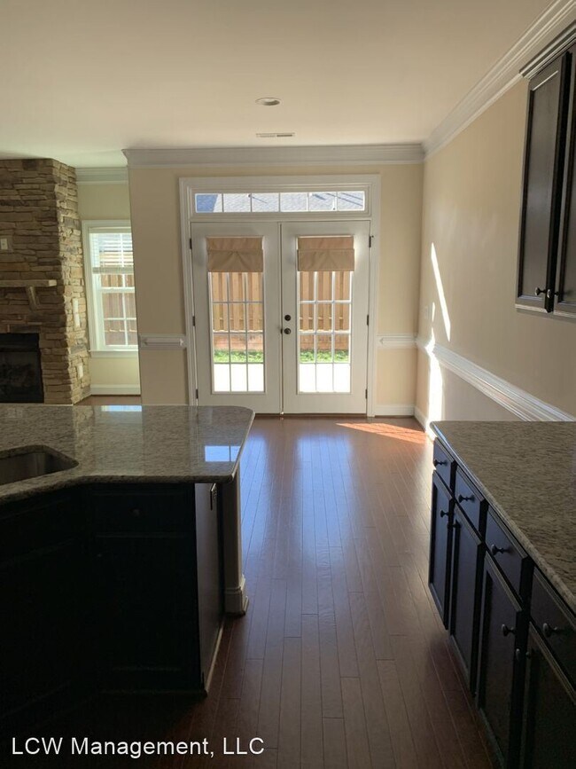 Building Photo - 2 br, 2.5 bath House - 1073 Richmond Park ...