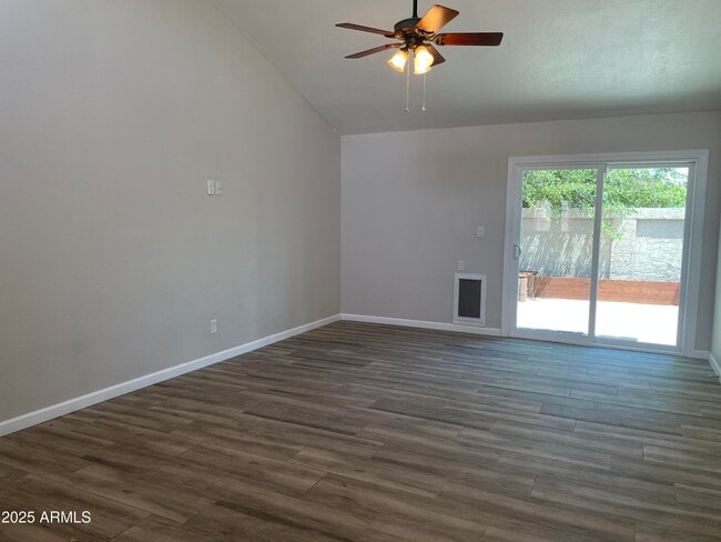 Building Photo - 5114 E Edgemont Ave
