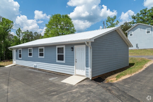 Building Photo - Russell Ridge Estates