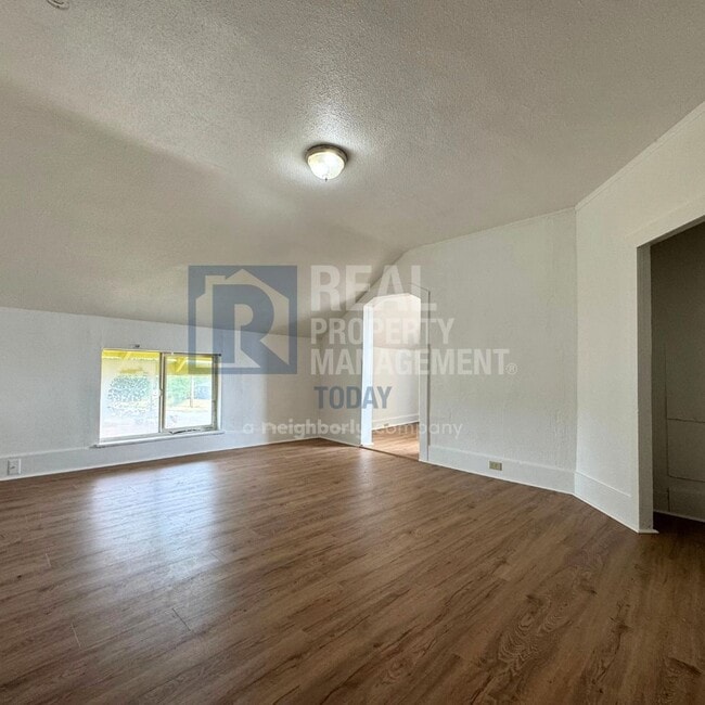 Building Photo - Calvin - 1651 (Cascade Group)
