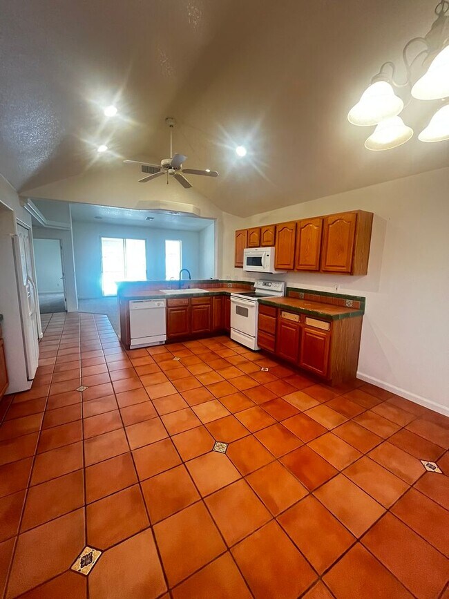 Building Photo - 210 White Oak Dr
