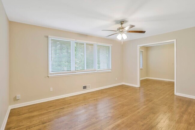 Building Photo - 2495 Dawn Dr