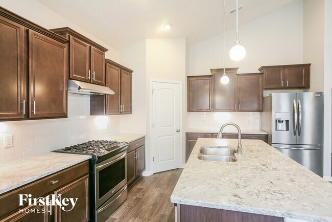 Foto del edificio - 6612 Laurelwood Dr