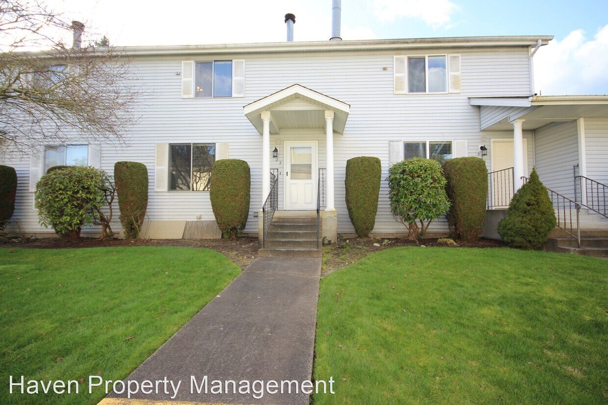 3 br, 1.5 bath House - 323 S 327th Lane #15D - 3 br, 1.5 bath House - 323 S 327th Lane  #15D