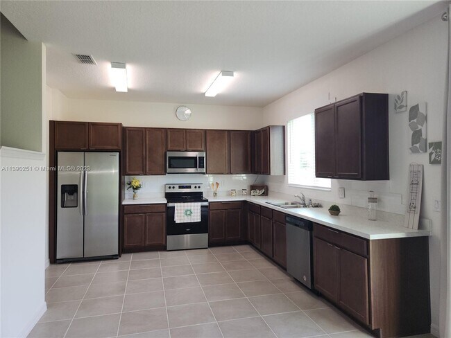 Building Photo - 1172 Papaya Cir.