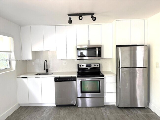Foto del edificio - 1184 NE 112th St