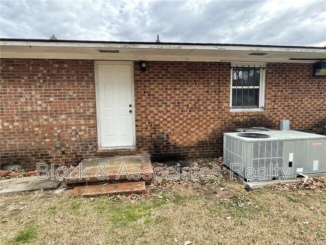 Foto del edificio - 4953 Fieldcrest Dr