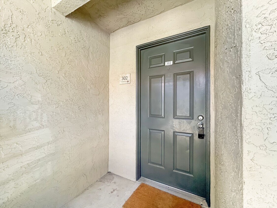 Foto principal - Modern Second-Story 2B/2BA in the Heart of...